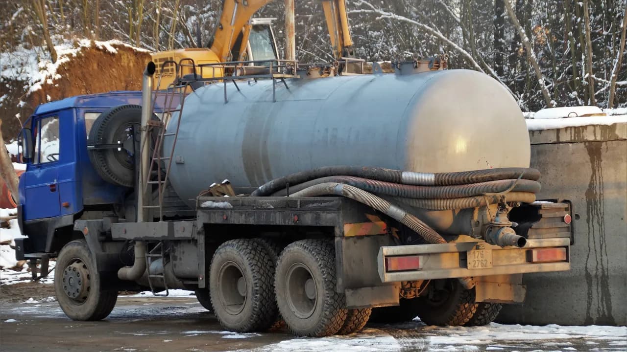 Jak często opróżniać przydomową oczyszczalnię ścieków, aby uniknąć problemów?